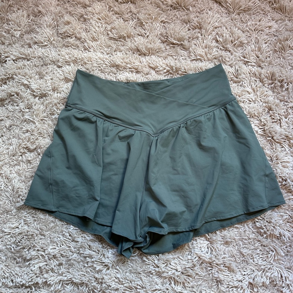 Women’s High Waist Athletic Shorts, Criss-Cross Waistband. Size XL